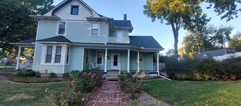 Charming peaceful getaway 3 bedrooms 2 bath lovely porches serene secluded patio