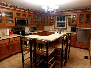 Frigorífic, microones, forn i placa de cuina 