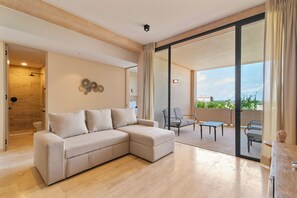 Superior-huoneisto, terassi, näköala uima-altaalle | Oleskelualue