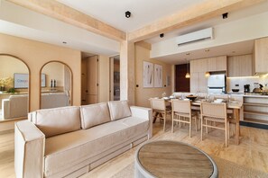 Comfort-Apartment, 2 Schlafzimmer, Terrasse, Blick auf den Golfplatz | Wohnbereich