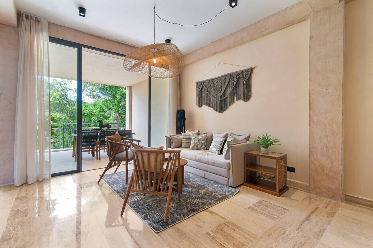 华丽公寓, 2 间卧室, 露台, 泳池景观 | 起居区