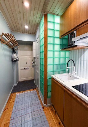 Mikrovågsugn, ugn, spishäll och diskmaskin