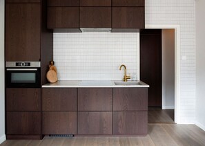 Fridge, microwave, oven, stovetop - Finnish design penthouse in Trendy Neighborhood (Helsinki)