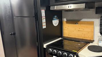 Mikroaaltouuni, uuni, liesi