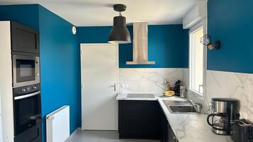 Micro-ondes, four, plaque de cuisson, lave-vaisselle