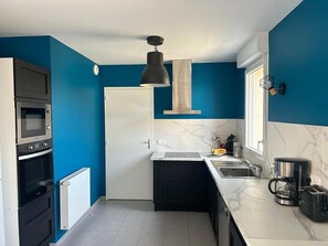 Micro-ondes, four, plaque de cuisson, lave-vaisselle