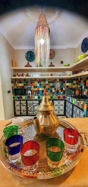Fridge, microwave, stovetop, coffee/tea maker - ❤️ New on Abritel! 🌵 Riad Dar Cactus Bleu 🌵, Marrakech medina (Marrakech)