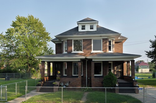 Stylish 3-bedroom home in up-and-coming North End Detroit neighborhood with AC