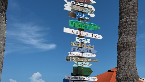 A vertical signpost with directional signs pointing to various cities and distances. - 3 bedroom Amazing cool house with tons of character! (Port Charlotte)