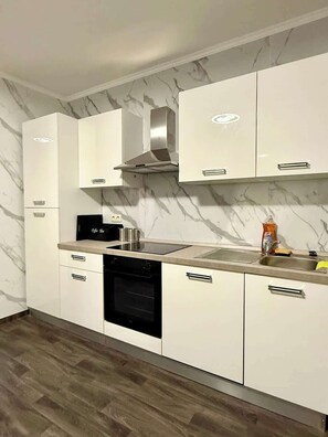 Microwave, oven, dishwasher, coffee/tea maker - Spacious 7 Min from Gare du Midi (Anderlecht)