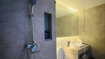 Comfort Condo, City View | Bathroom