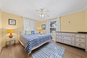 2 Schlafzimmer, Bügeleisen/Bügelbrett, Bettwäsche