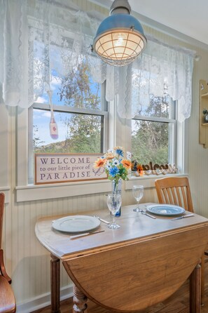Dining - Cumberland River Retreat -  w/Private Dock
Visit Nashville by land or water (Ashland City)