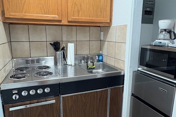 Refrigerador, microondas, horno, placa de cocina