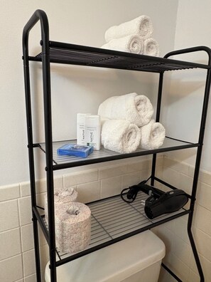 Interior - Charming Lake Front 1-bedroom cabin in Bull Shoals (Bull Shoals)