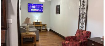 Tranquil 2-bedroom apartment next to Orbison Park