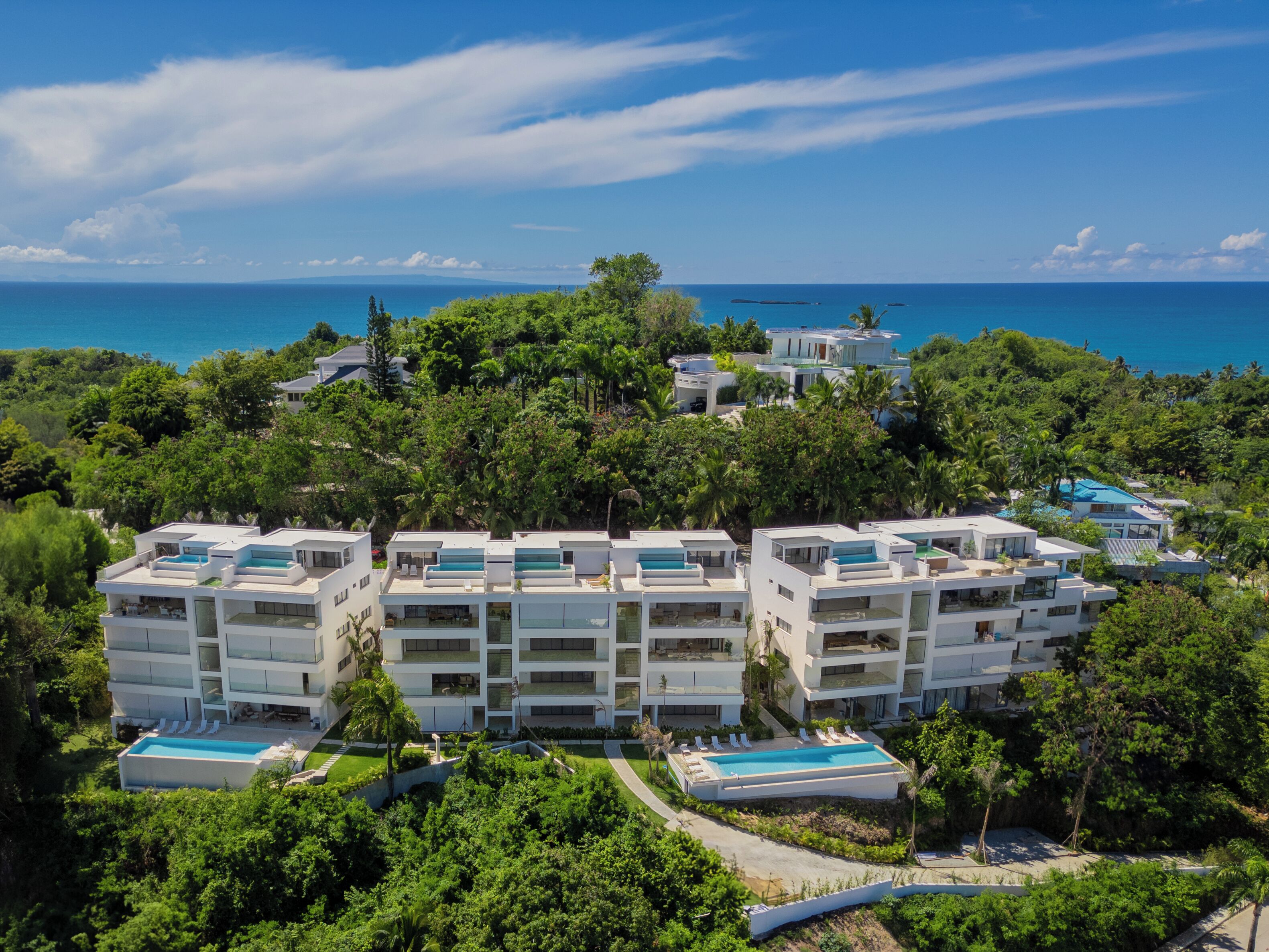 2 piscines extérieures