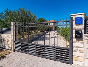 Reception - Villa With Pool in Peaceful Tinj (Benkovac)
