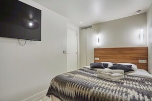 Apartment | 1 bedroom, laptop workspace, iron/ironing board, bed sheets