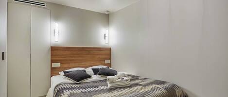 公寓 | 1 多间卧室、笔记本电脑工作区、熨斗/熨衣板、床单