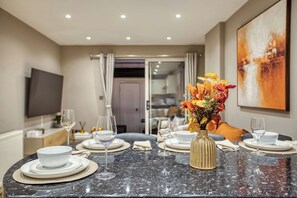 Dining - Notting Hill/Hyde Park - Cosy 2 Bed 2 Bath (Greater London)