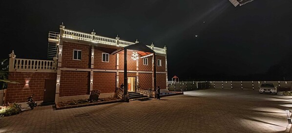 House | Bahagian luar