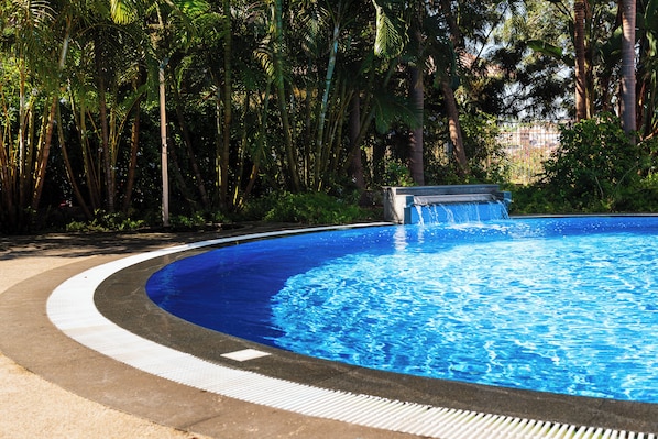 Outdoor pool - MAR E SOL: The ultimate Madeira escape with stunning views and modern comforts! (Funchal)