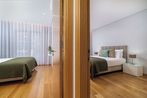 2 bedrooms, in-room safe, iron/ironing board, travel cot - MAR E SOL: The ultimate Madeira escape with stunning views and modern comforts! (Funchal)