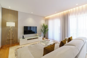 Smart TV, books - MAR E SOL: The ultimate Madeira escape with stunning views and modern comforts! (Funchal)