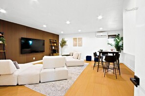 تلفزيون، ألعاب فيديو، كُتُب