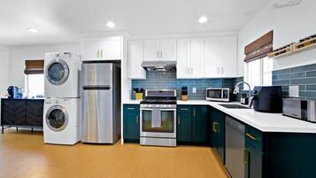 Frigorífic, microones, forn i placa de cuina