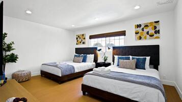 Desk, iron/ironing board, WiFi, bed sheets