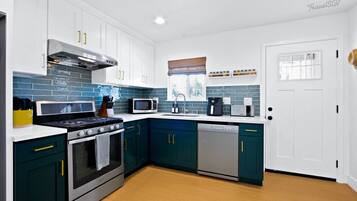 冰箱、微波炉、烤箱、炉灶