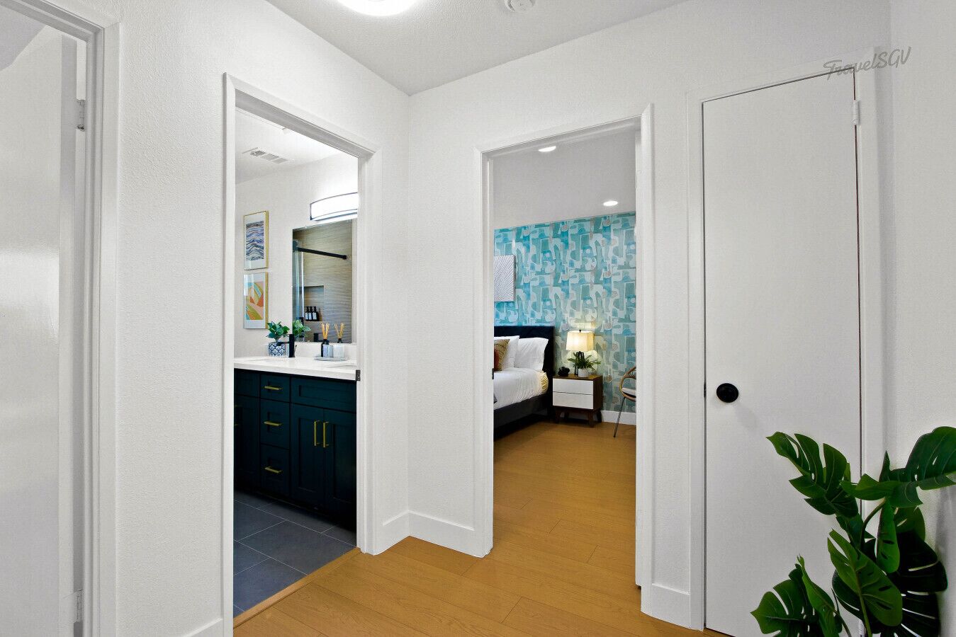 Desk, iron/ironing board, WiFi, bed sheets