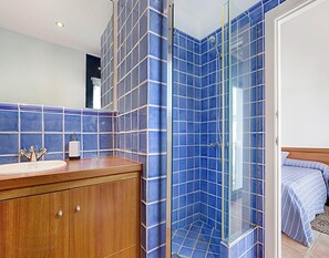 Bathroom - Kim Duplex Apartment in Costa Brava (Palafrugell)