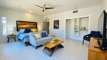 Strykjärn/strykbräda och sängkläder