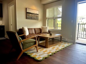 Televisión y chimenea 