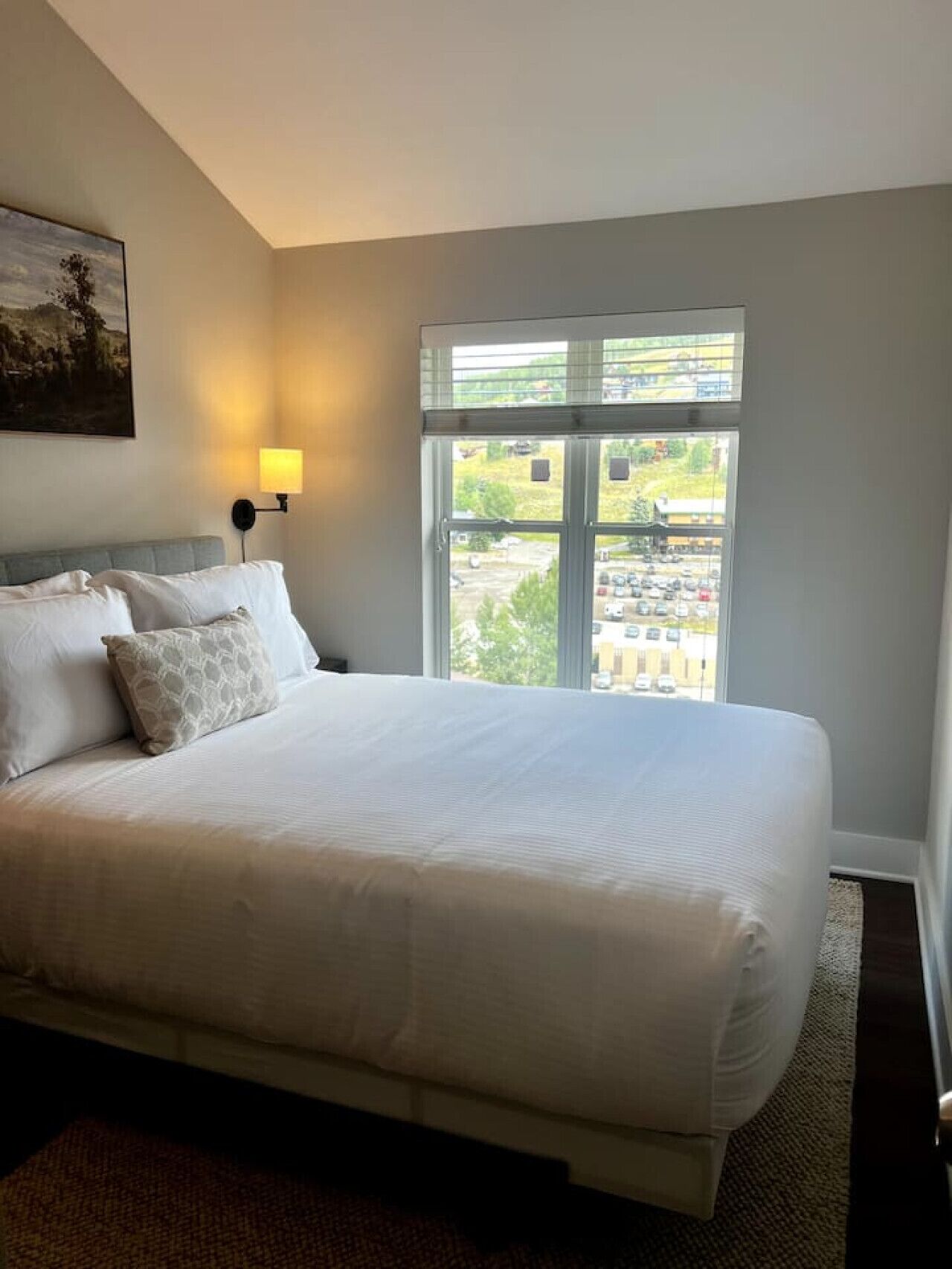 Travel cot, WiFi, bed sheets