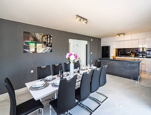 House | Tempat makan