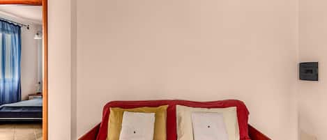 Apartment | 2 bedrooms, individually furnished, bed sheets