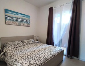 2 habitaciones, muebles diferentes y ropa de cama 