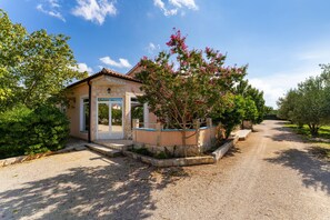 House | Exterior - Luxury Holiday Home With Private Outdoor Jacuzzi (Vodice)