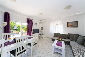 House | Living room | Fireplace - Luxury Holiday Home With Private Outdoor Jacuzzi (Vodice)