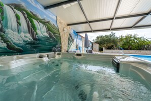 House | Spa treatment - Luxury Holiday Home With Private Outdoor Jacuzzi (Vodice)