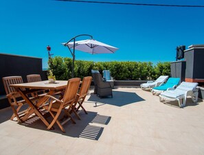 House | Balcony - Beachfront Holiday Home in Kosljun (Pag)