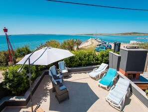 House | Balcony - Beachfront Holiday Home in Kosljun (Pag)