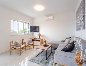 House | Living room | Fireplace - Beachfront Holiday Home in Kosljun (Pag)