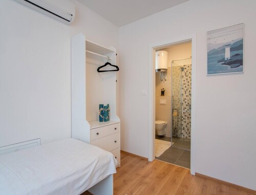 Beachfront Holiday Home in Kosljun