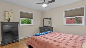 3 bedrooms, desk, free WiFi, bed sheets