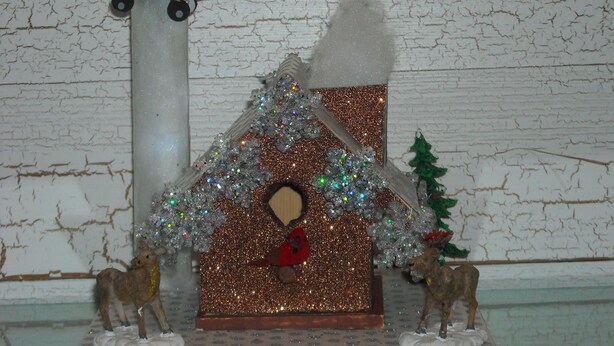 A miniature Christmas scene with a house, reindeer, and a snowman. - Charming 1-bedroom barn in Austin (Austin)